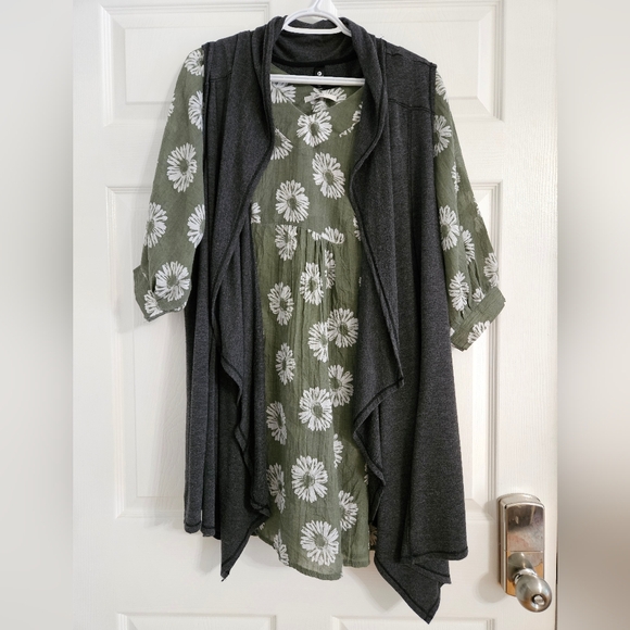 Stretch Vest by 90 Degrees - Picture 1 of 7